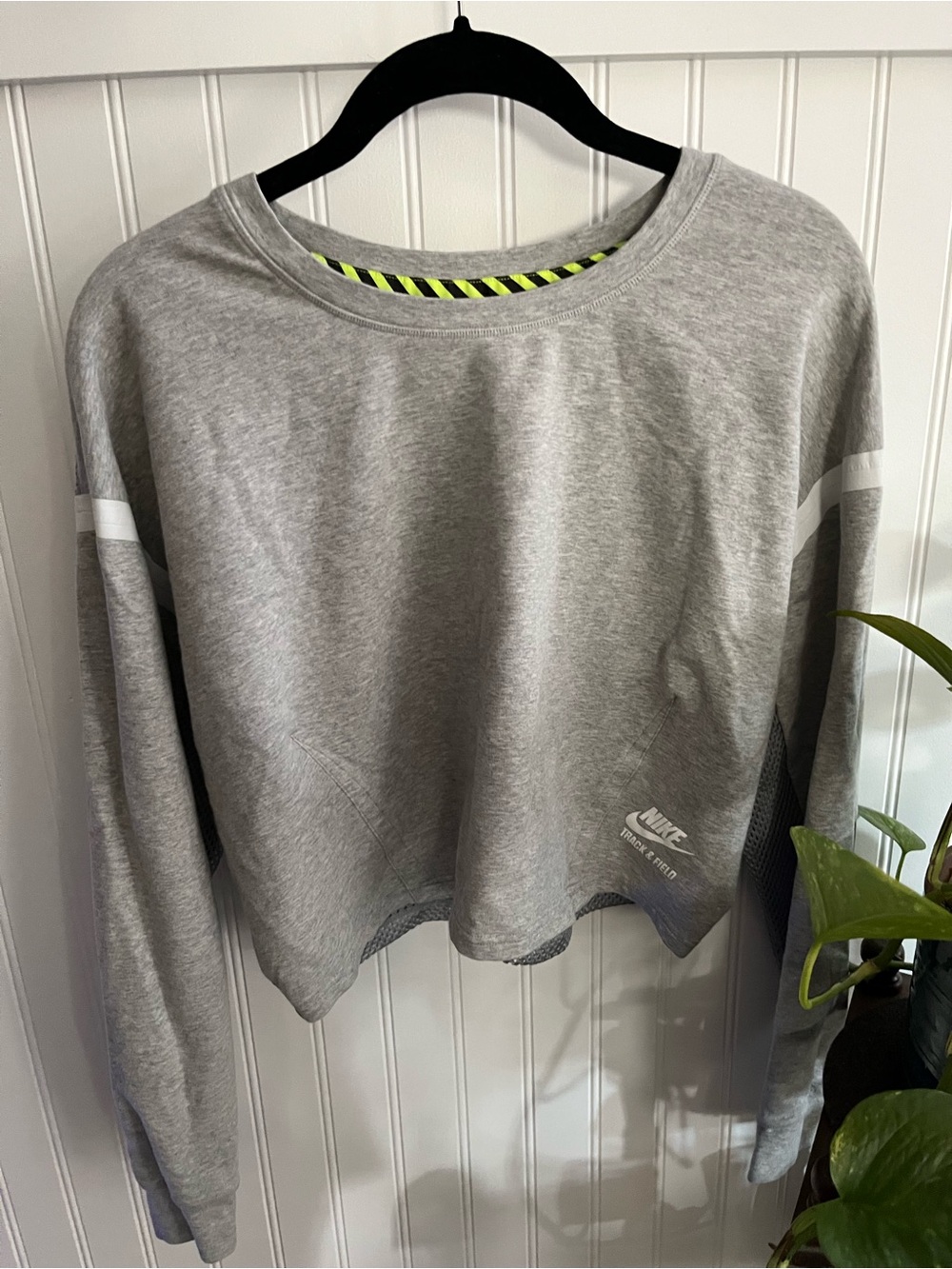 Nike Women's Grey Long sleeve shirt, Mesh Back and Sleeves Cropped